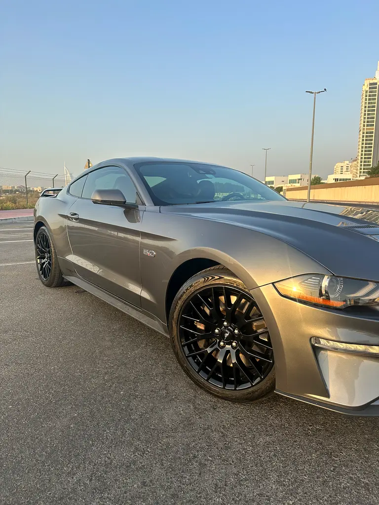 Ford Mustang 2021 — photo 1 of 13