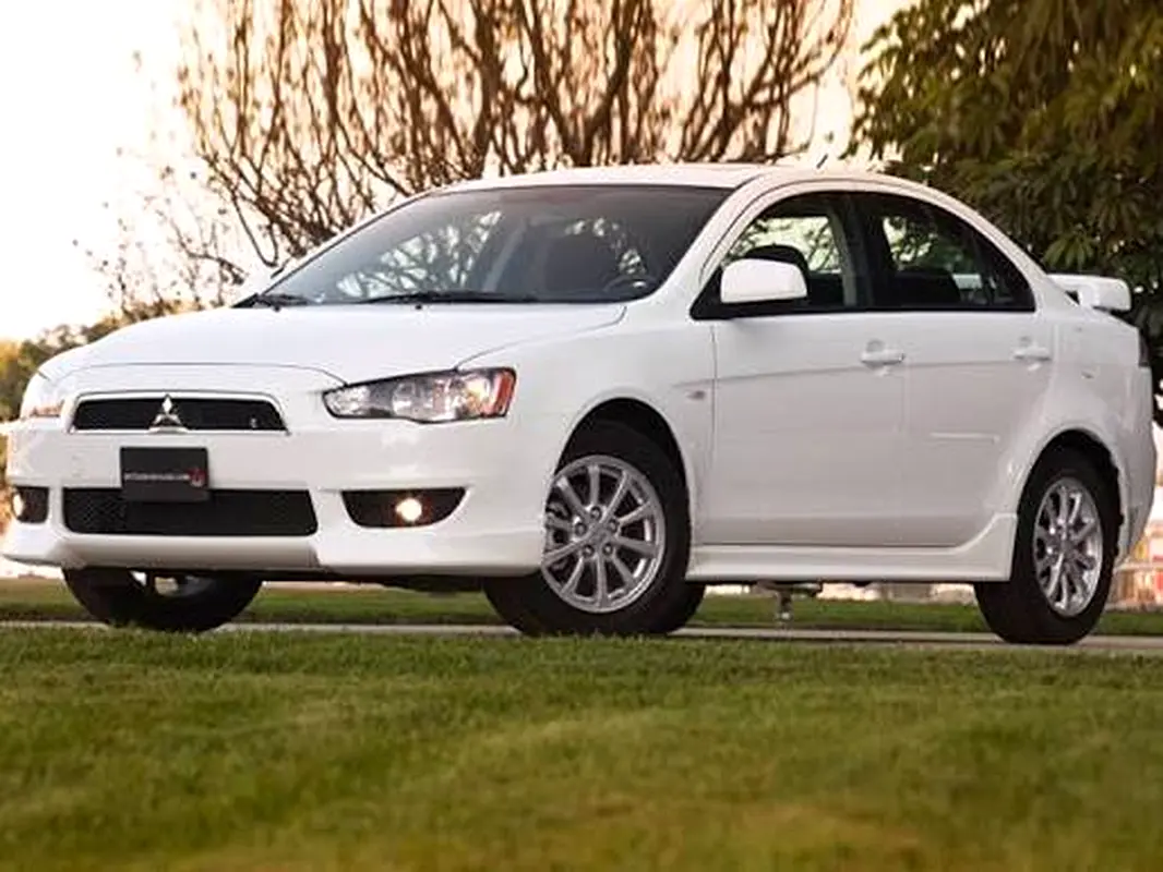 Mitsubishi Lancer 2011 — photo 1 of 2
