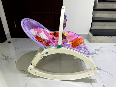 Fisher Price Baby Rocker/Bouncer Seat with Play Bar - Purple