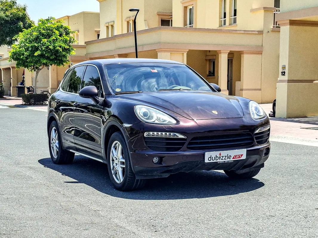 Porsche Cayenne 2012 — photo 1 of 17