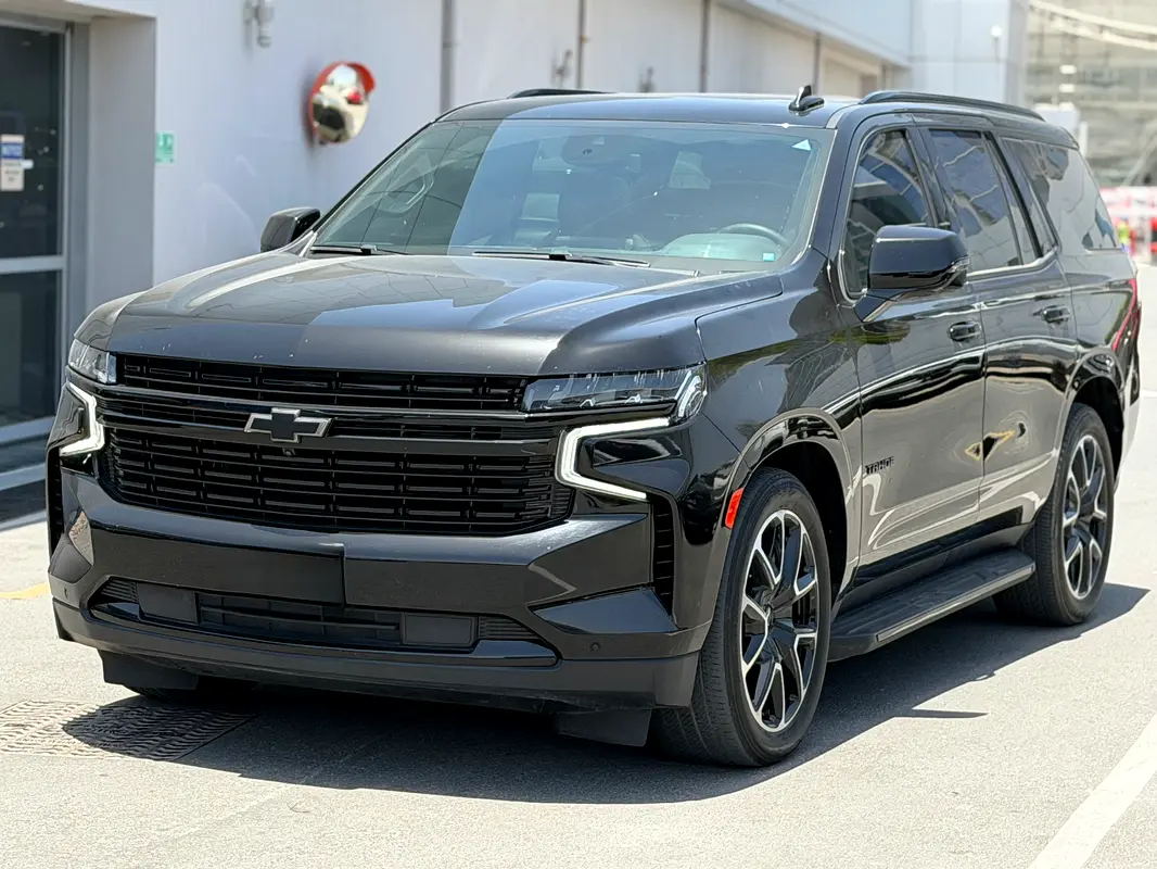 Chevrolet Tahoe 2023 — photo 1 of 8