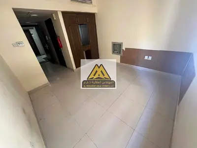 استديو / مطبخ منفصل  / خزائن بالحائط / تكيف مركزي / مساحه واسعه / موقع خدمي