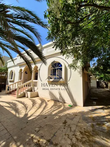 SPACIOUS 5- BEDROOM VILLAH // 4-BATHROOMS // 1- MAID ROOM // 1-MAJLIS // HUGE HALL // 1- LAUNDRY ROOM // PRIME LOCATION // EASY EXIT TO DUBAI