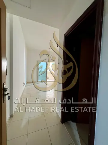 سكن عائلي راقٍ في المجاز 3! غرفة وصالة جاهزة للسكن مع بلكونة – "تأمين شيك لا يُصرف" و2 حمام!