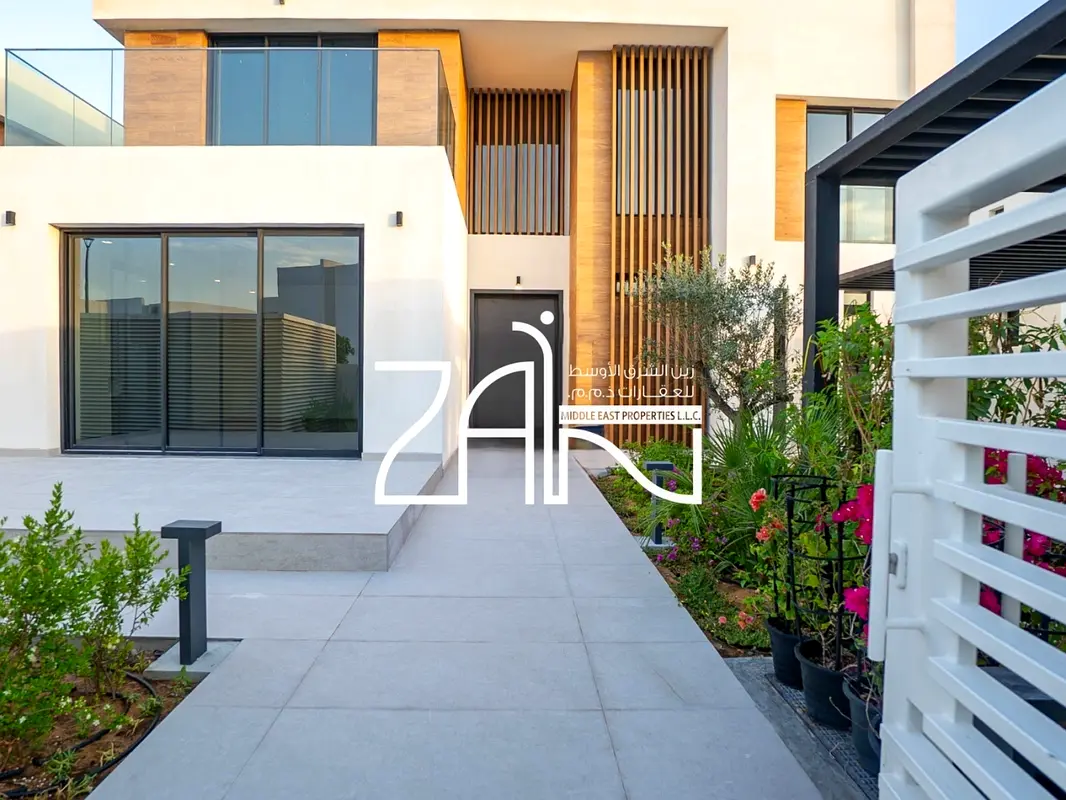 Corner 4BR Villa|Vacant|Private Garden|Nearby Pool
