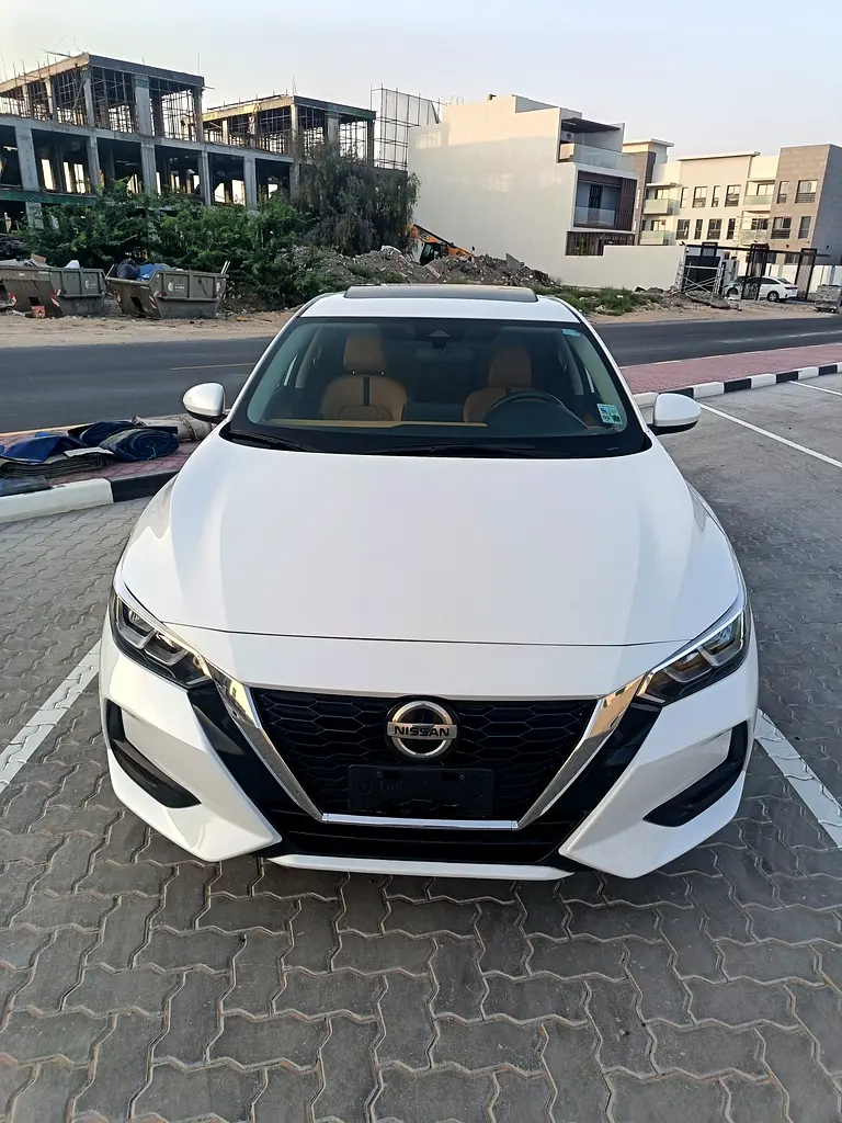 Nissan Sentra 2023 — photo 1 of 11