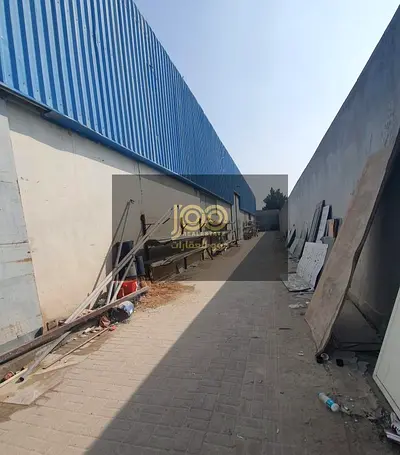 مجمع مميز يضمن مستودعات  وسكن عمال ومكاتب \عمل المستودعات مصانع