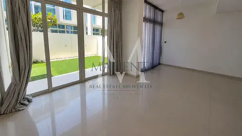 Spacious 3BR Townhouse | Private Garden | Huge Balcony
