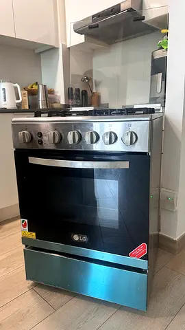 LG freestanding gas cooker with oven - good condition