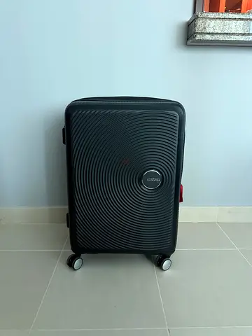 Medium black hard-shell spinner suitcase with 4 wheels