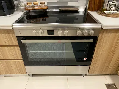 Stainless Steel Electric Range with Ceramic Cooktop and Oven - As new Condition