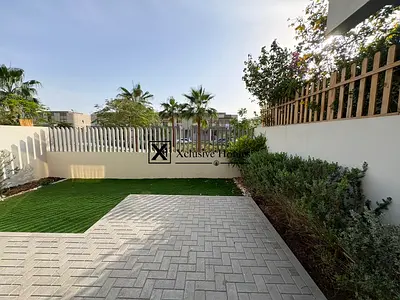 SINGLE ROW | ON THE PARK | VACANT