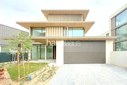Private Location | Large Plot | Bright