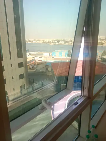 للاايجار السنوي ابراج الاورينت غرفه وصاله اطلاله بحر الخوار السعر28الف مع الباركن جيم مسبح
