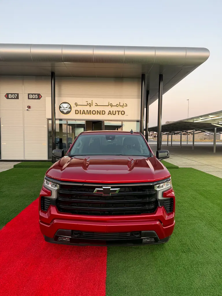 Chevrolet Silverado 2024 — photo 1 of 10