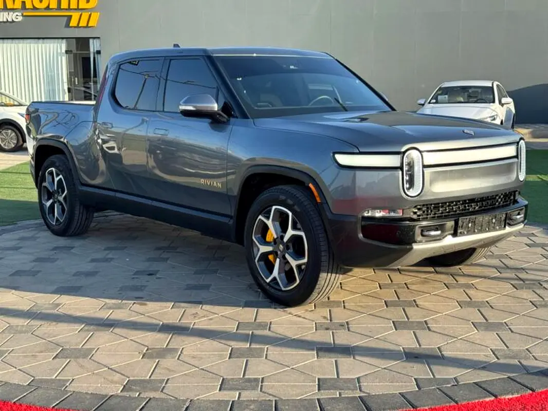 Rivian R1T 2023 — photo 1 of 17