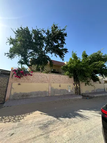 Largest and most affordable villa for annual rent in Sharjah Al Sabkha Um Khanoor, 6BR, majlis, 2 h