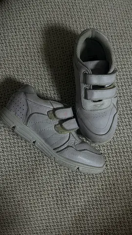 Light grey leather kids velcro sneakers, size 28