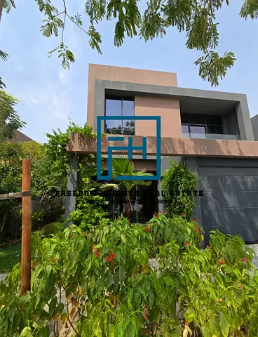 فيلا شبه منفصلة من 4 غرف نوم | صف واحد | مجلس خاص | قطعة أرض كبيرة | الأزالية – مسار