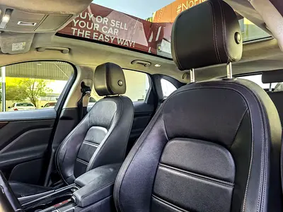2019 Jaguar F-PACE photo 10