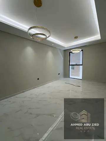 شقة بالحميدية غرفتين وصالة، أول ساكن، قرب المحكمة، بلكونة، تكييف مركزي، 2 حمام منها ماستر، باركن مجاني، تأمين 4000 شيك، 4–6 دفعات، الإيجار 48 ألف