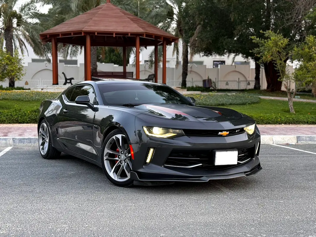 Chevrolet Camaro 2017 — photo 1 of 5