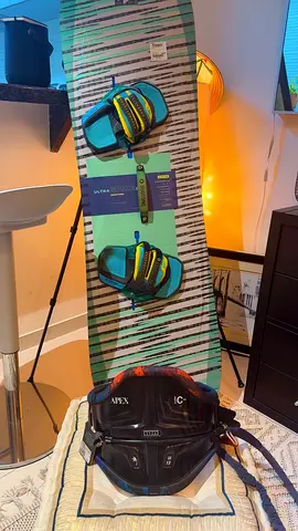 Kitesurfing board Duotone spike SLS and harness DOUTONE CARBON NEVER USED