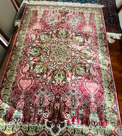 Machine silk Persian-Style Area Rug — Red, Green Medallion Pattern
