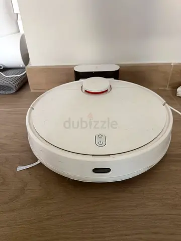Robot Vacuum Cleaner (used) - White circular model