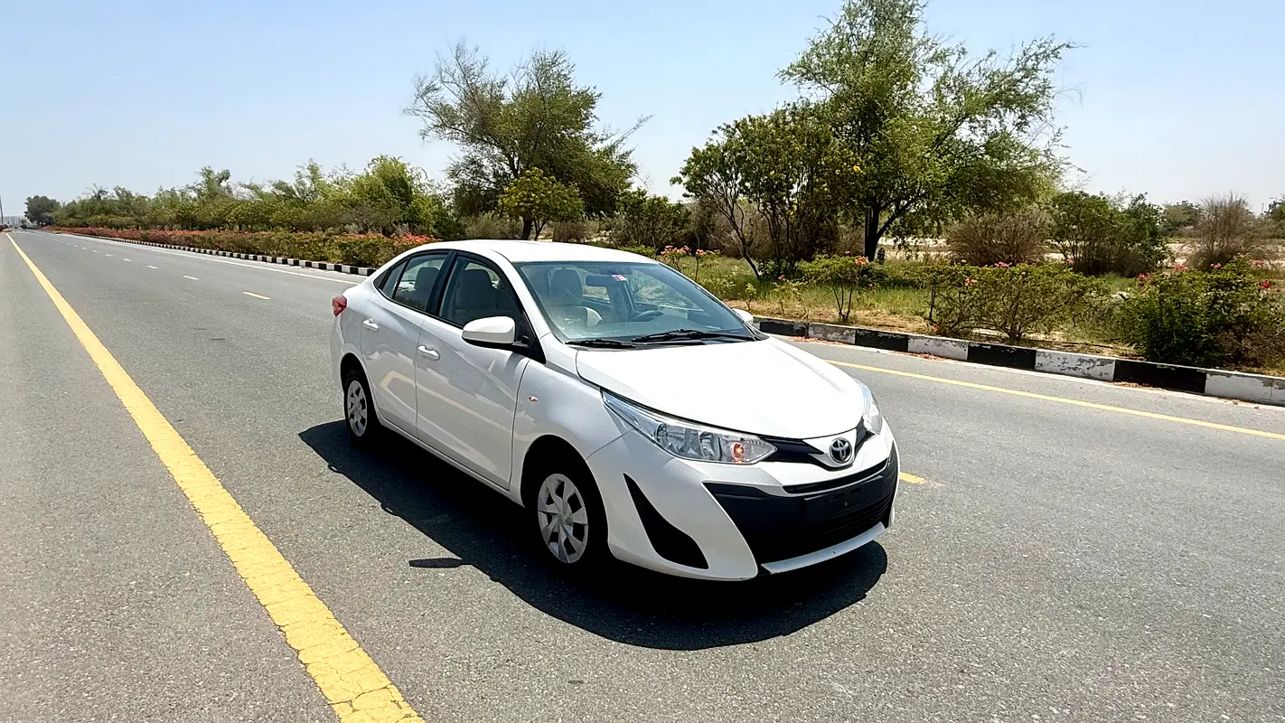 Toyota Yaris 2020 — photo 1 of 16