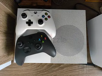 Xbox One S + 2 Controllers – Excellent Condition