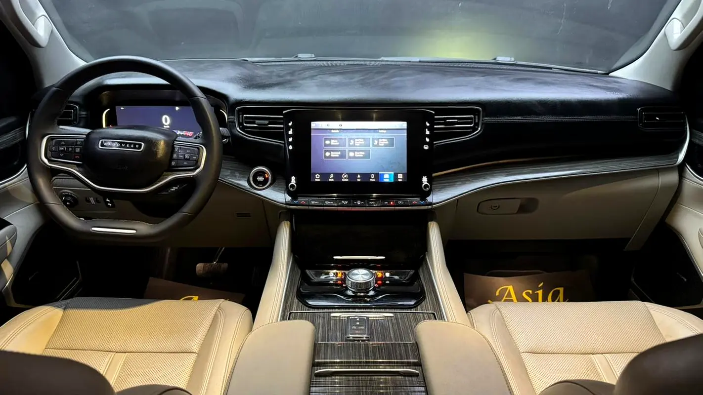 Jeep Grand Wagoneer 2022 — photo 1 of 15