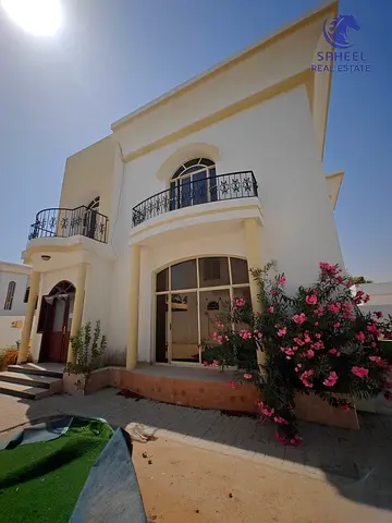 Al Juwais 4 BR Villa with Pool & covered parking