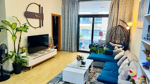 1 BHK huge in Binghatti Building