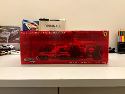 Hotwheels Ferrari 1:18 f1 car