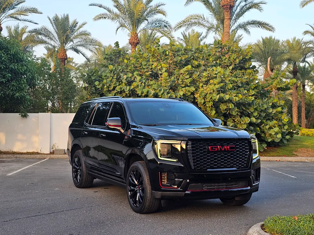 GMC Yukon 2022 — photo 1 of 12