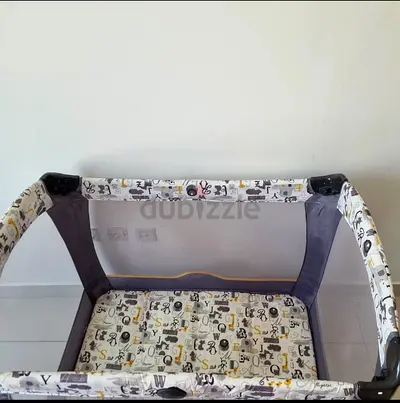 Foldable baby bed