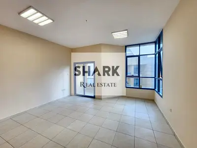 فرصة سكنية واسعة | 3 غرف وصالة بأبراج الخور | إطلالة جزئية على الخور