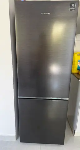 Samsung bottom-freezer refrigerator - sleek dark steel finish