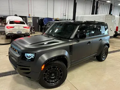 2025 Land Rover Defender 110 Octa Edition One P635 - Canadian Specs