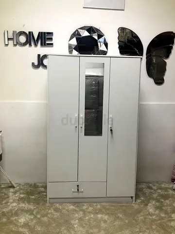 3-Door Wardrobe with a central mirror