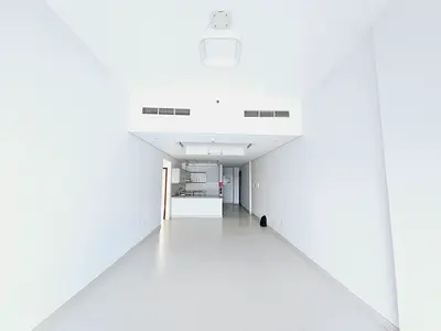 HUGE 2BR + LAUNDRY | GYM POOL PARKING | NEARBY METRO