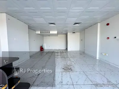 LUXURY shop 30 days free very prime lecation business area ready to move only jest 80k