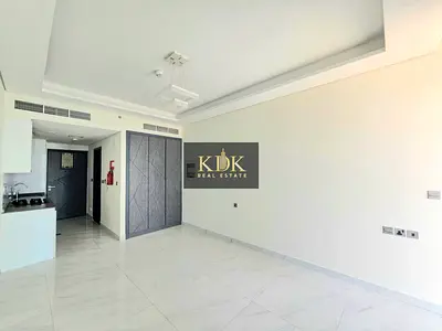 Elegant Studio | Unfurnished | Fitted Kitchen