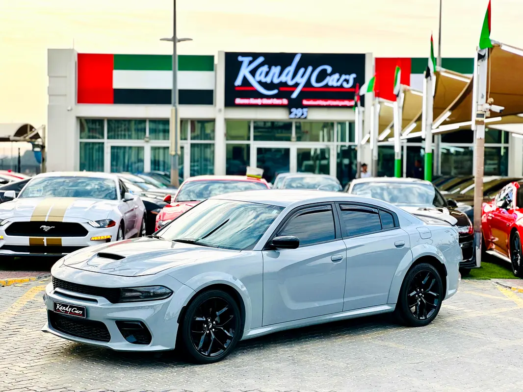 Dodge Charger 2021 — photo 1 of 10