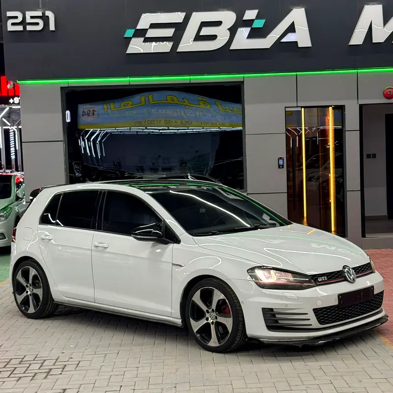 Volkswagen Golf 2015 — photo 1 of 8