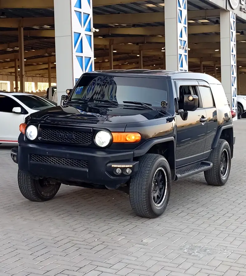 Toyota FJ Cruiser 2008 — photo 1 of 9