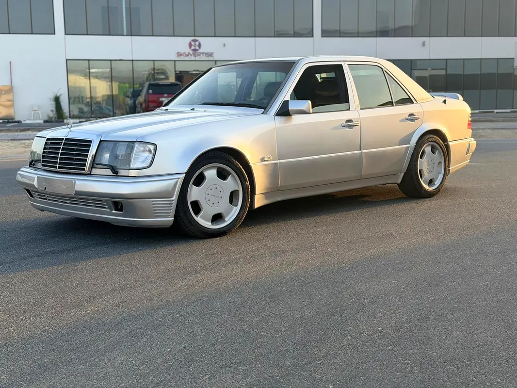 Mercedes-Benz E-Class 1994 — photo 1 of 14