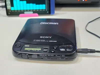 Sony Discman Portable CD Player (Working) - Classic Walkman Era