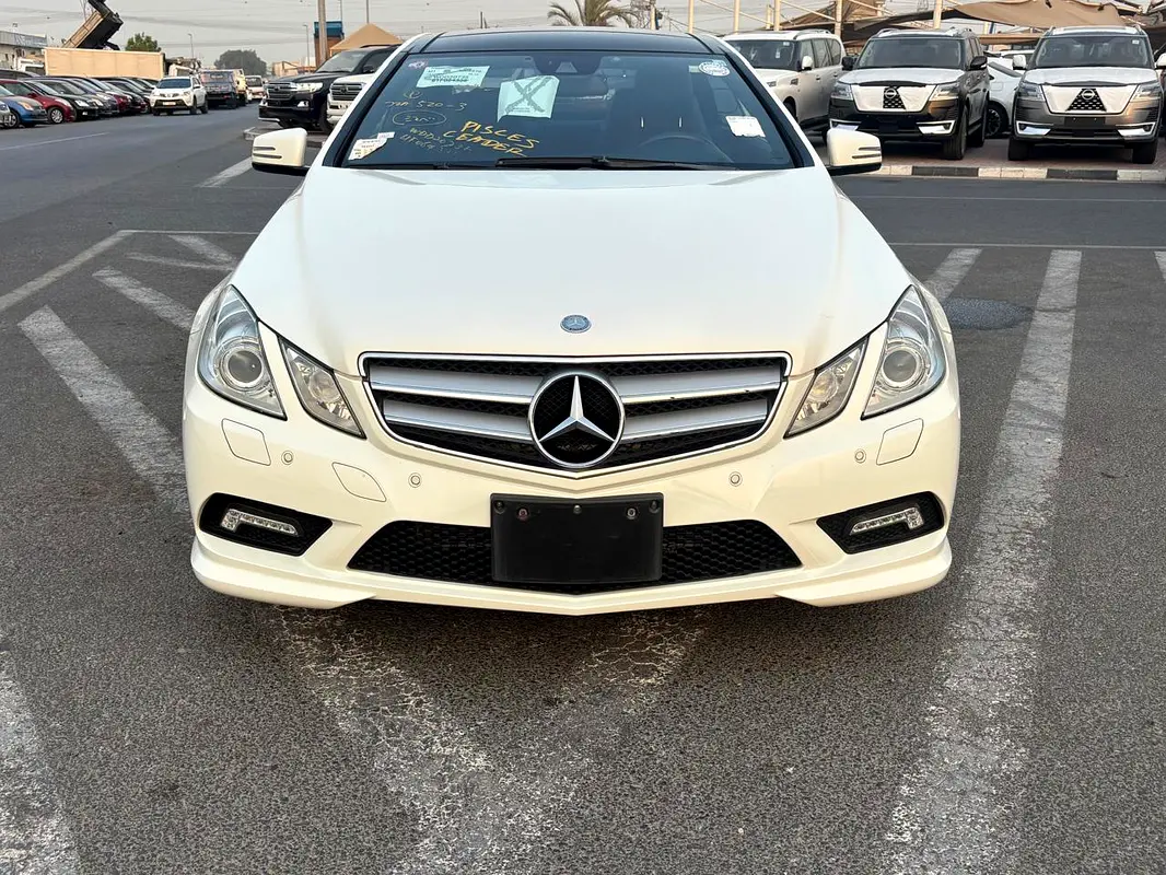 Mercedes-Benz E-Class 2011 — photo 1 of 15